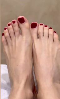 Manuela Arcuri feet photo 11