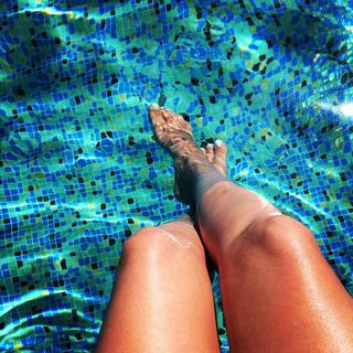 Manuela Velasco feet photo thumbnail