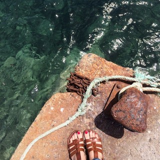 Manuela Velasco feet photo thumbnail