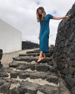 Manuela Velasco feet photo thumbnail