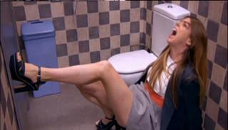 Manuela Velasco feet photo thumbnail