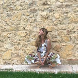 Manuela Velasco feet photo thumbnail