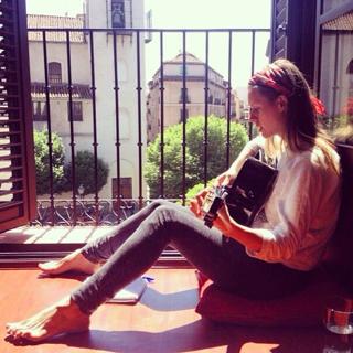 Manuela Vellés feet photo 4