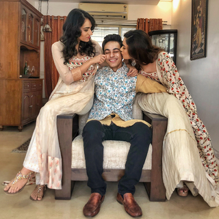 Manushi Chhillar feet photo thumbnail