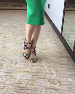 Manushi Chhillar feet photo thumbnail