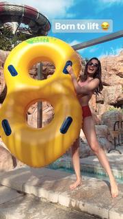 Manushi Chhillar feet photo thumbnail