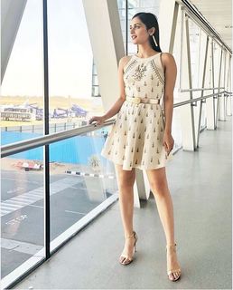 Manushi Chhillar feet photo thumbnail