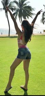 Manushi Chhillar feet photo thumbnail