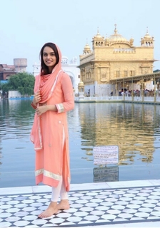 Manushi Chhillar feet photo thumbnail