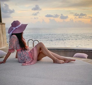 Manushi Chhillar feet photo thumbnail