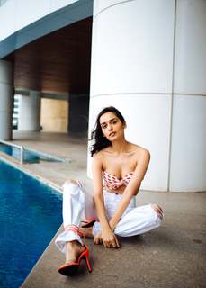 Manushi Chhillar feet photo thumbnail