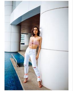 Manushi Chhillar feet photo thumbnail