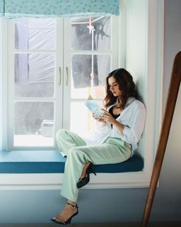 Manushi Chhillar feet photo thumbnail