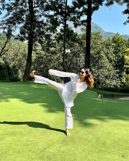 Manushi Chhillar feet photo thumbnail