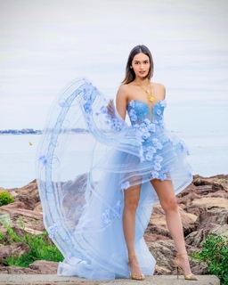 Manushi Chhillar feet photo thumbnail