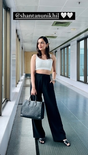 Manushi Chhillar feet photo thumbnail