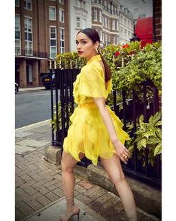 Manushi Chhillar feet photo thumbnail
