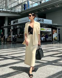 Manushi Chhillar feet photo thumbnail