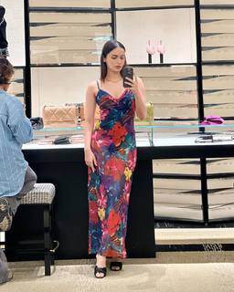 Manushi Chhillar feet photo thumbnail