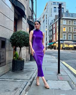 Manushi Chhillar feet photo thumbnail