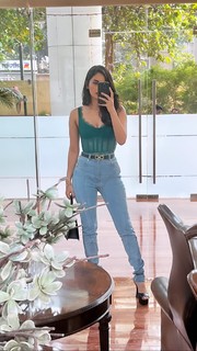 Manushi Chhillar feet photo thumbnail