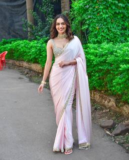 Manushi Chhillar feet photo thumbnail