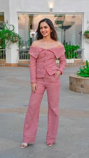 Manushi Chhillar feet photo thumbnail