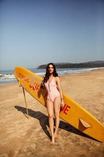 Manushi Chhillar feet photo thumbnail