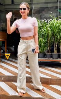 Manushi Chhillar feet photo thumbnail