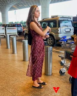 Manushi Chhillar feet photo thumbnail