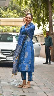 Manushi Chhillar feet photo thumbnail