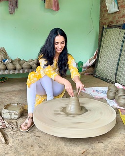 Manushi Chhillar feet photo thumbnail