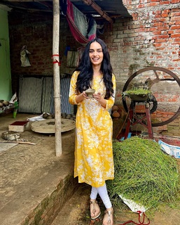 Manushi Chhillar feet photo thumbnail