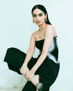 Manushi Chhillar feet photo thumbnail