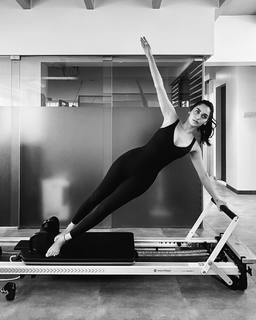 Manushi Chhillar feet photo thumbnail