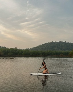 Manushi Chhillar feet photo thumbnail