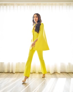 Manushi Chhillar feet photo thumbnail