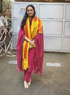 Manushi Chhillar feet photo thumbnail