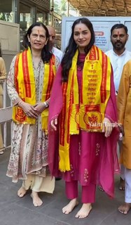 Manushi Chhillar feet photo thumbnail