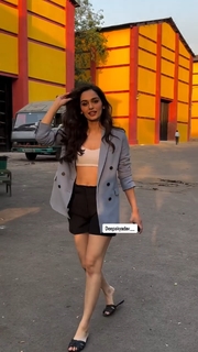 Manushi Chhillar feet photo thumbnail