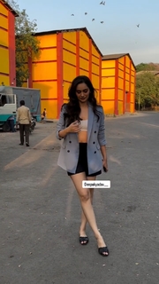 Manushi Chhillar feet photo thumbnail