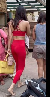 Manushi Chhillar feet photo thumbnail