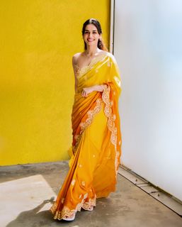 Manushi Chhillar feet photo thumbnail