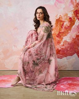 Manushi Chhillar feet photo thumbnail