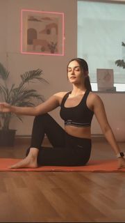 Manushi Chhillar feet photo thumbnail