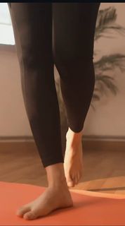 Manushi Chhillar feet photo thumbnail