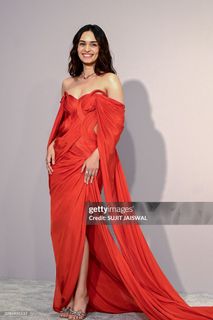 Manushi Chhillar feet photo 1
