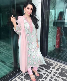 Manyata Dutt feet photo 13