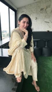 Manyata Dutt feet photo 14