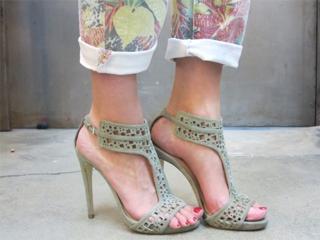 Mar Saura feet photo thumbnail